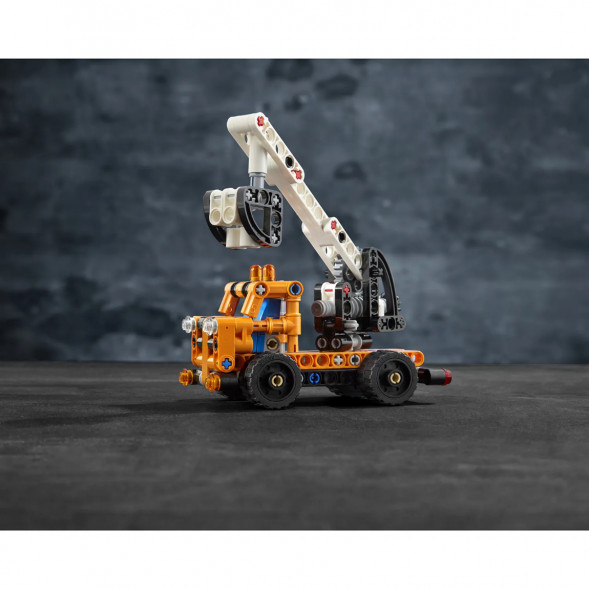 Конструктор LEGO Technic 42088 Ремонтный автокран в Пензе